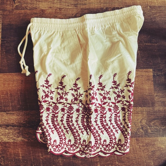 KITH Floral Eyelet Lewis Short • Sandrift Red• 2024 - Picture 4 of 7